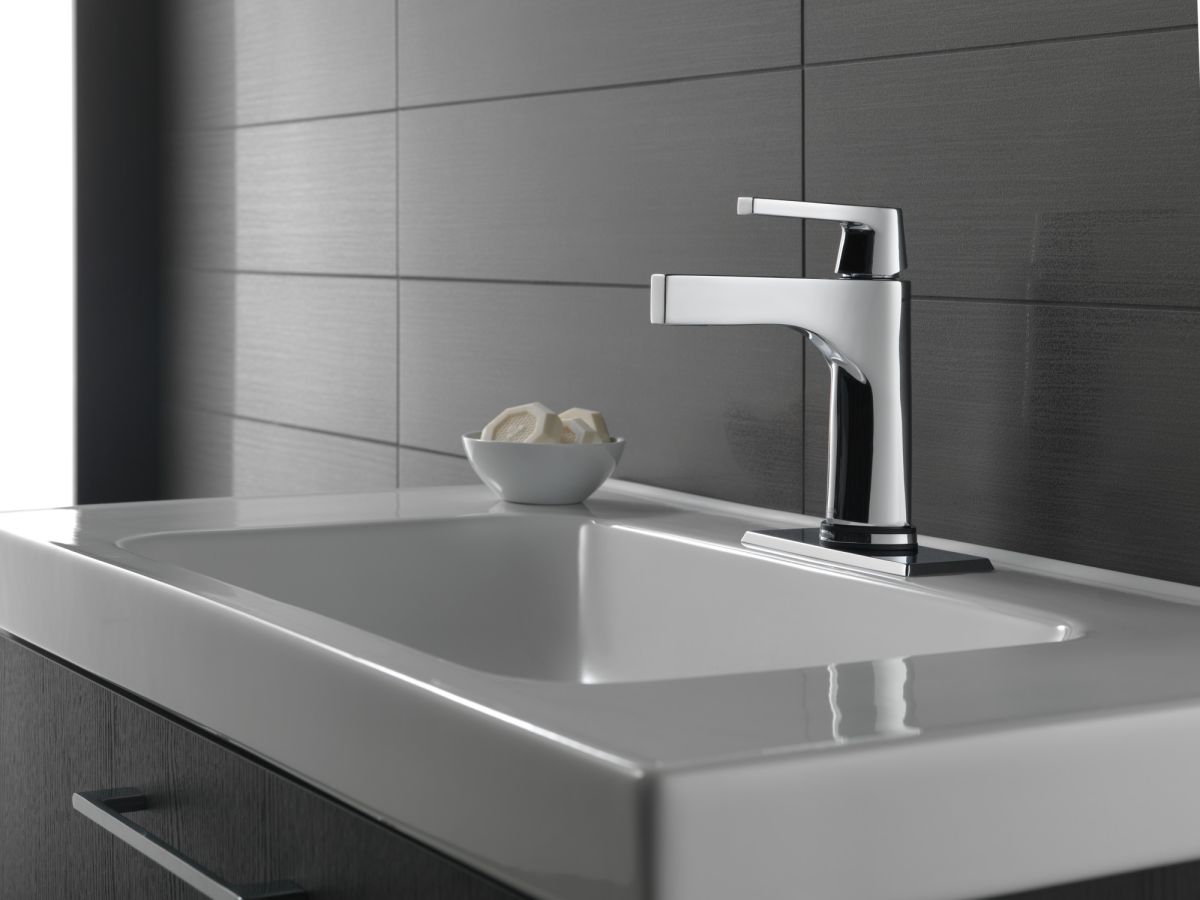 DELTA Zura Touch2O Bathroom Faucet with Touchless Technology — Chrome