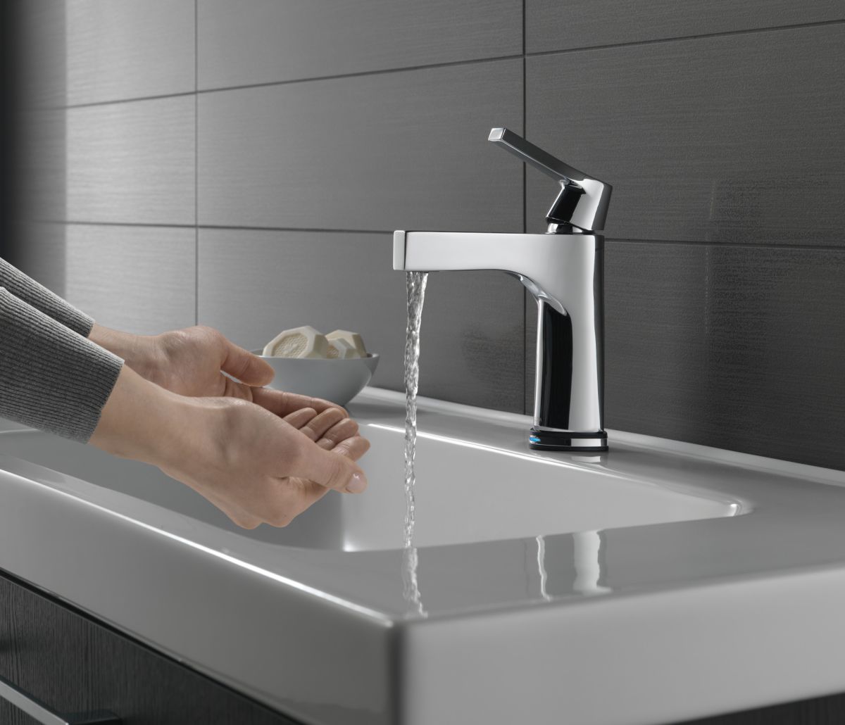 DELTA Zura Touch2O Bathroom Faucet with Touchless Technology — Chrome