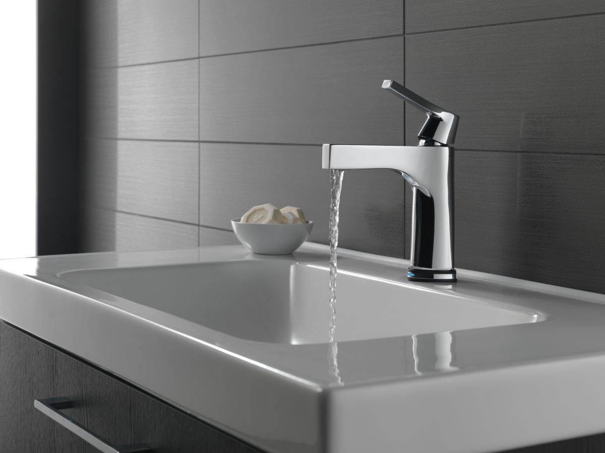 DELTA Zura Touch2O Bathroom Faucet with Touchless Technology — Chrome
