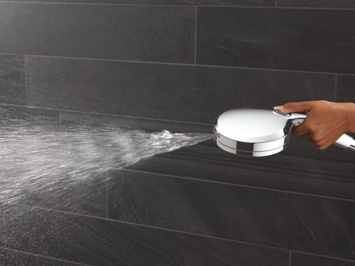 DELTA Universal Showering Components 7-Setting In2ition with ProClean — Lumicoat® Chrome