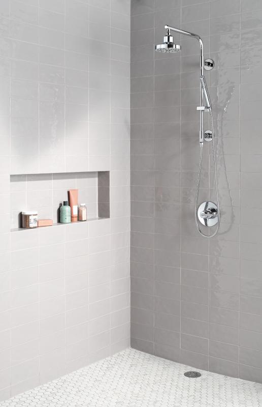 DELTA Universal Showering Components H2OKINETIC 5-Setting Contemporary Raincan Shower Head — Lumicoat® Chrome