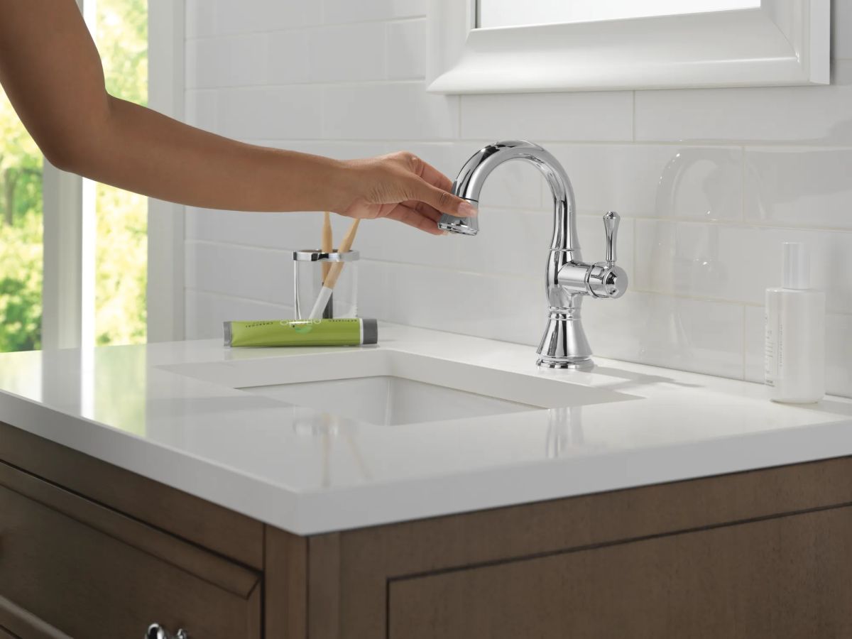 DELTA Cassidy Single Handle Pull-Down Bathroom Faucet — Chrome