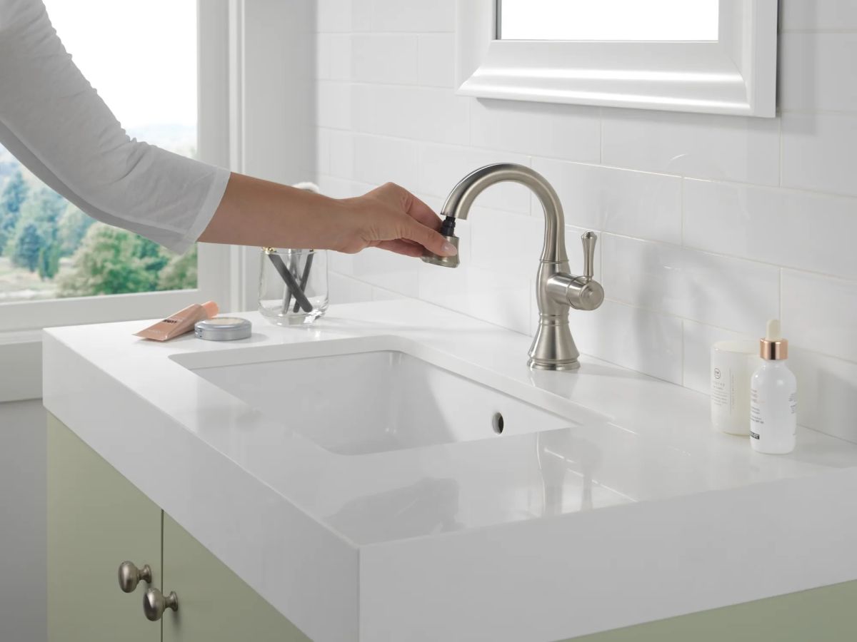 DELTA Cassidy Single Handle Pull Down Bathroom Faucet — Stainless