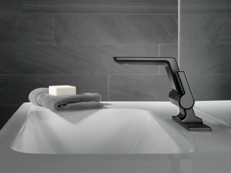 DELTA Pivotal Single Handle Bathroom Faucet — Matte Black