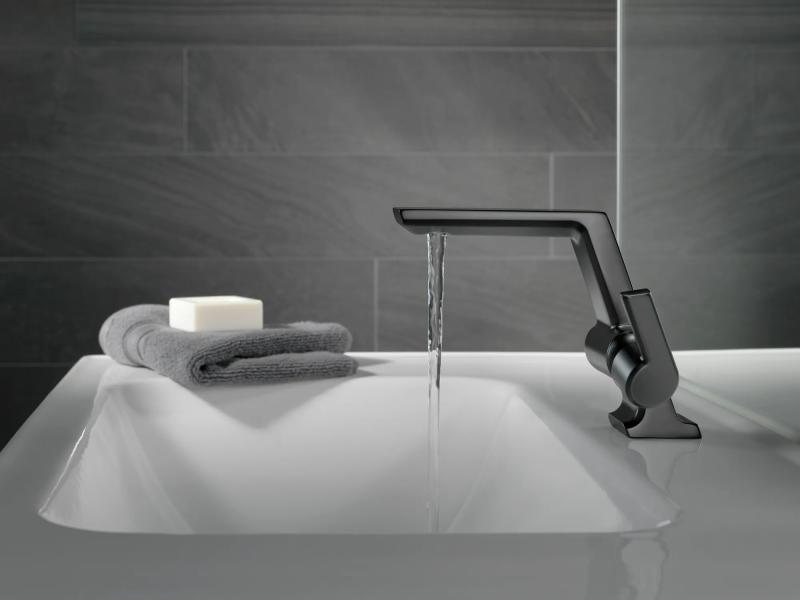 DELTA Pivotal Single Handle Bathroom Faucet — Matte Black