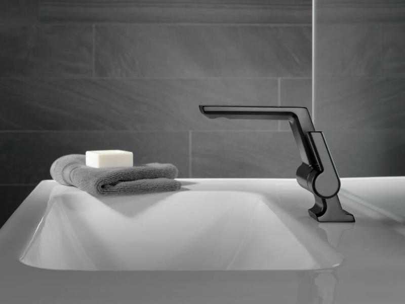 DELTA Pivotal Single Handle Bathroom Faucet — Matte Black