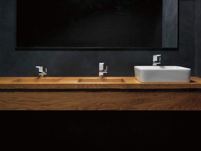 DELTA Pivotal Single Handle Bathroom Faucet — Lumicoat® Chrome