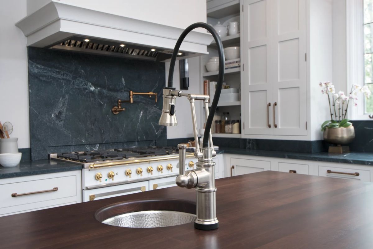 BRIZO Artesso Single Handle Articulating Kitchen Kitchen Faucet with SmartTouch Technology — Stainless