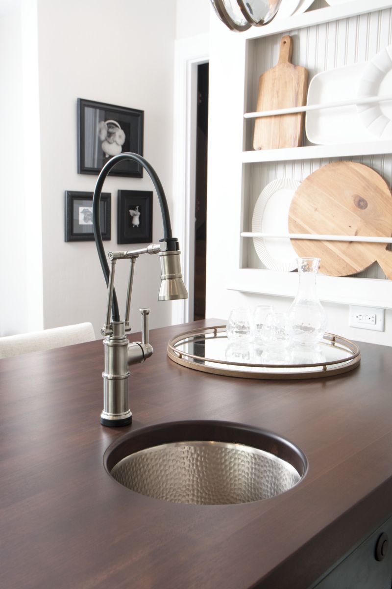 BRIZO Artesso Single Handle Articulating Kitchen Kitchen Faucet with SmartTouch Technology — Stainless