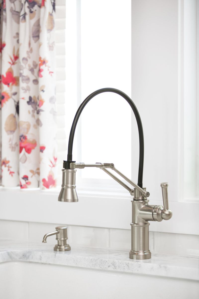 BRIZO Artesso Single Handle Articulating Kitchen Kitchen Faucet with SmartTouch Technology — Stainless