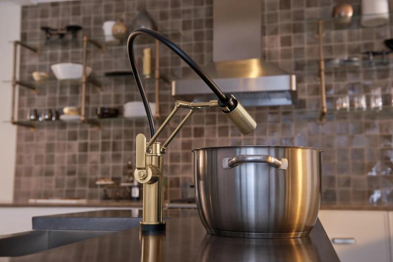 BRIZO Litze SmartTouch Articulating Kitchen Faucet with Industrial Handle — Luxe Gold