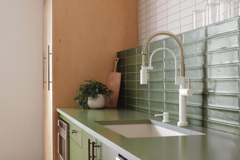 BRIZO Jason Wu for BRIZO SmartTouch Semi-Professional Kitchen Faucet - Less Handle — Matte White
