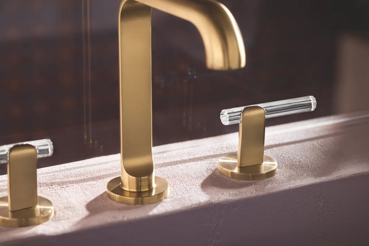 BRIZO Roccesco Widespread Lavatory Lever Handle Kit — Luxe Gold / Clear Acrylic