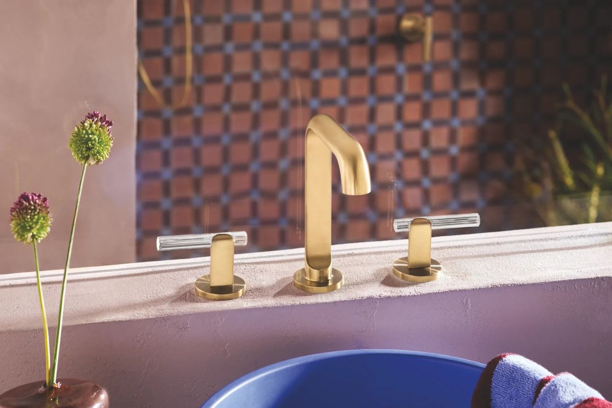 BRIZO Roccesco Widespread Lavatory Lever Handle Kit — Luxe Gold / Clear Acrylic