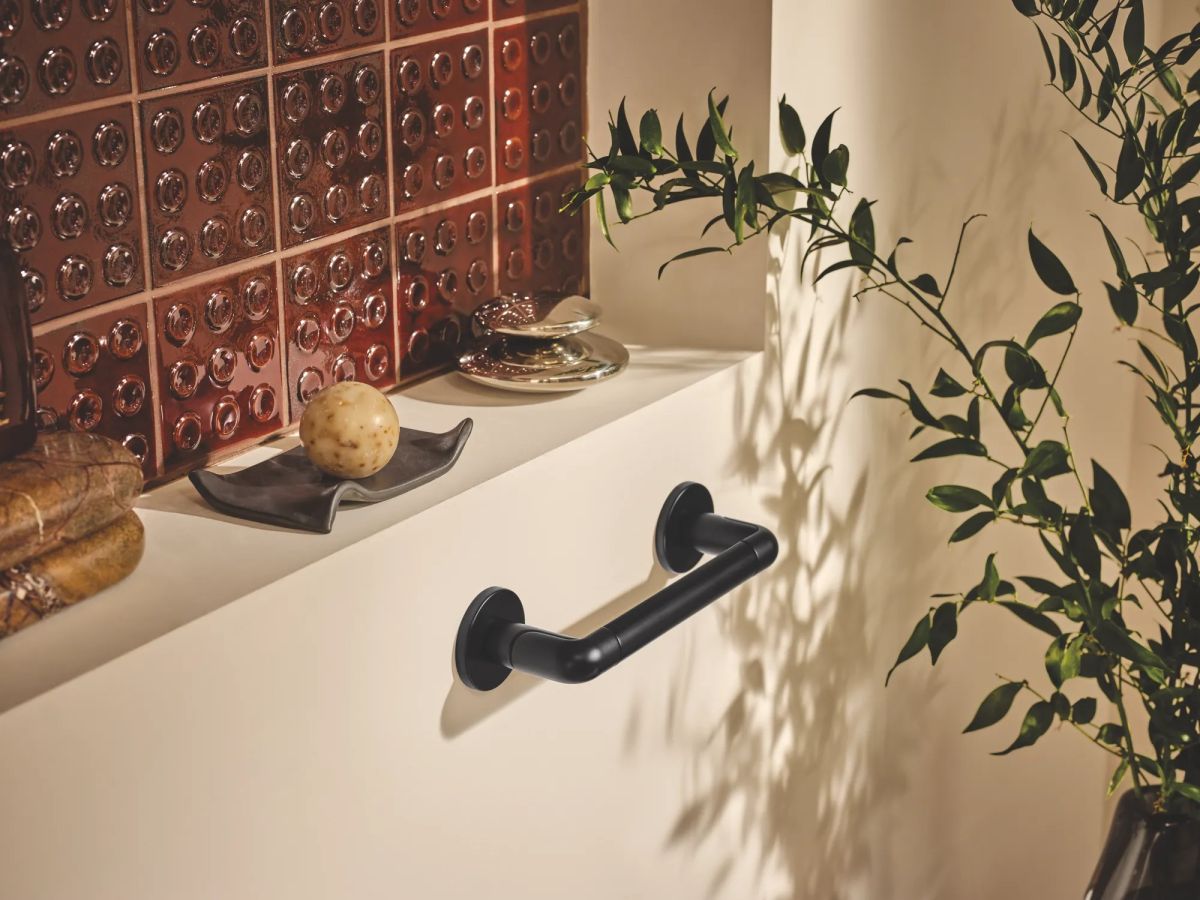 BRIZO Roccesco 8" Towel Bar — Matte Black