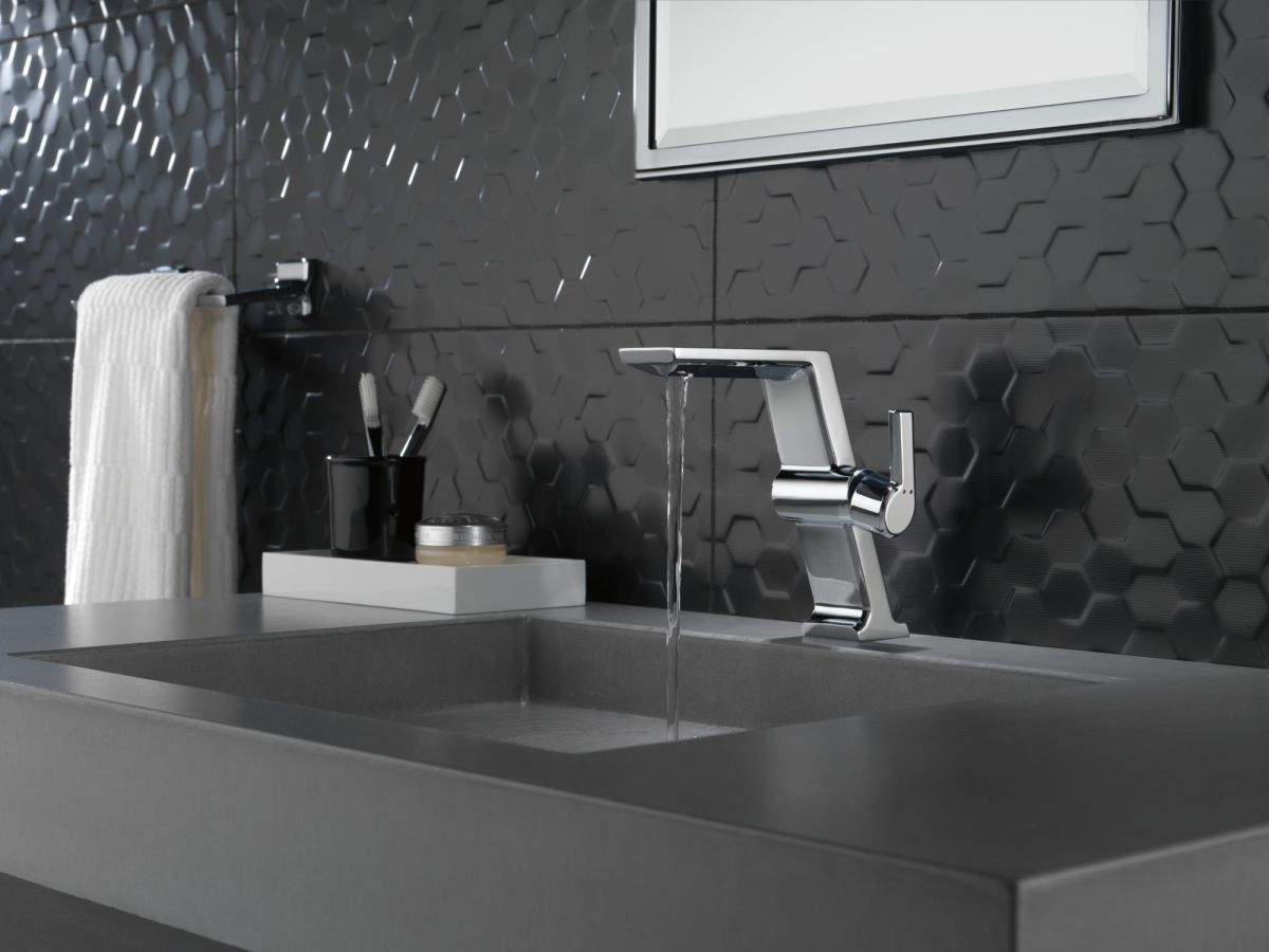 DELTA Pivotal 8" Mini Towel Bar — Chrome
