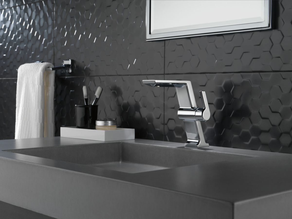 DELTA Pivotal 8" Mini Towel Bar — Chrome