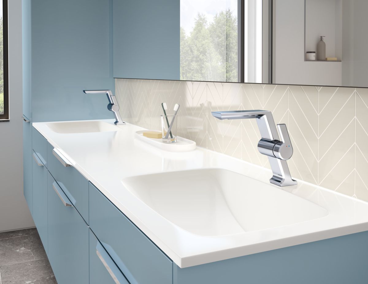 DELTA Pivotal Single Handle Mid-Height Vessel Bathroom Faucet — Lumicoat® Chrome