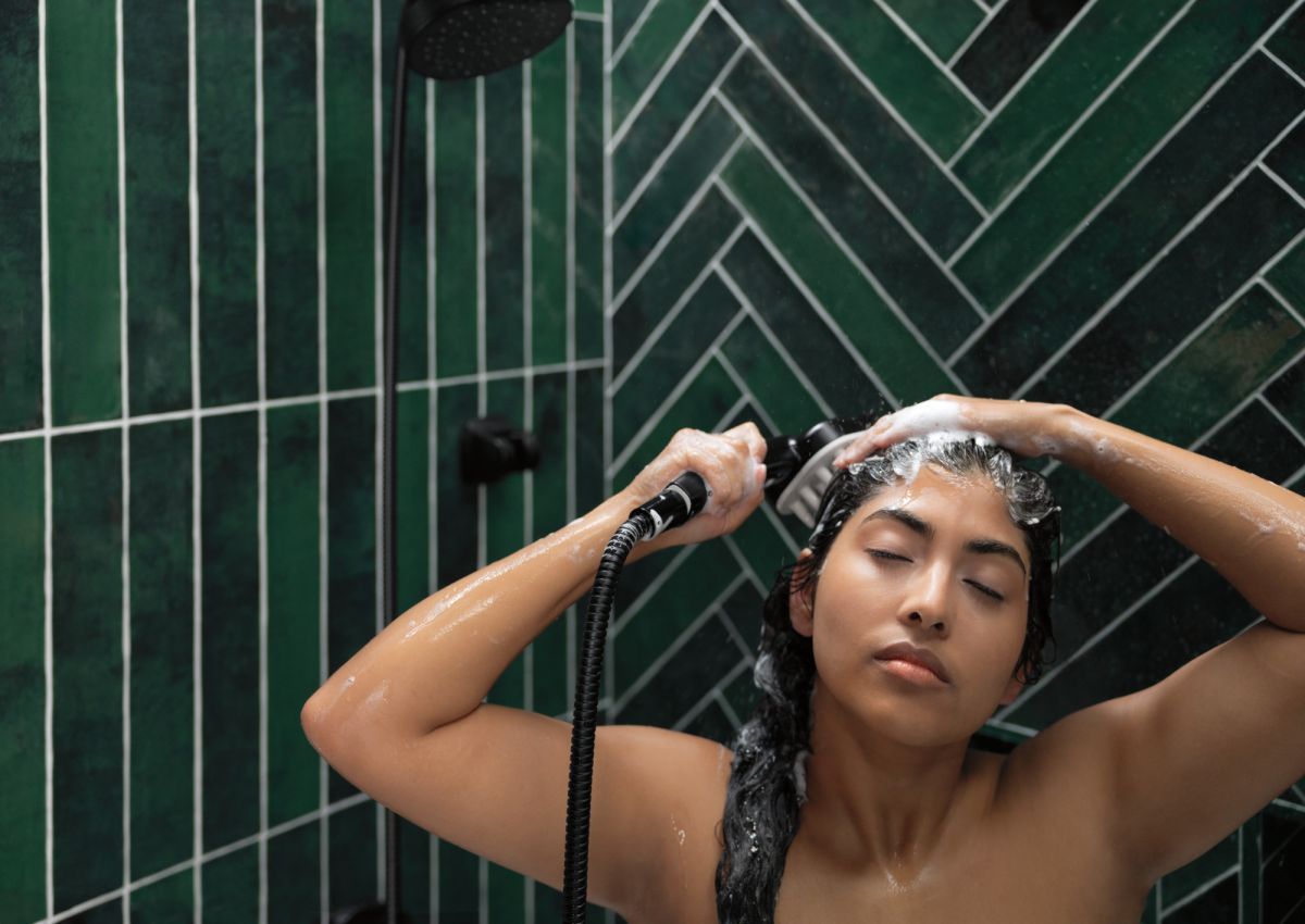 DELTA Universal Showering Components Detangling Shower Tool — Matte Black