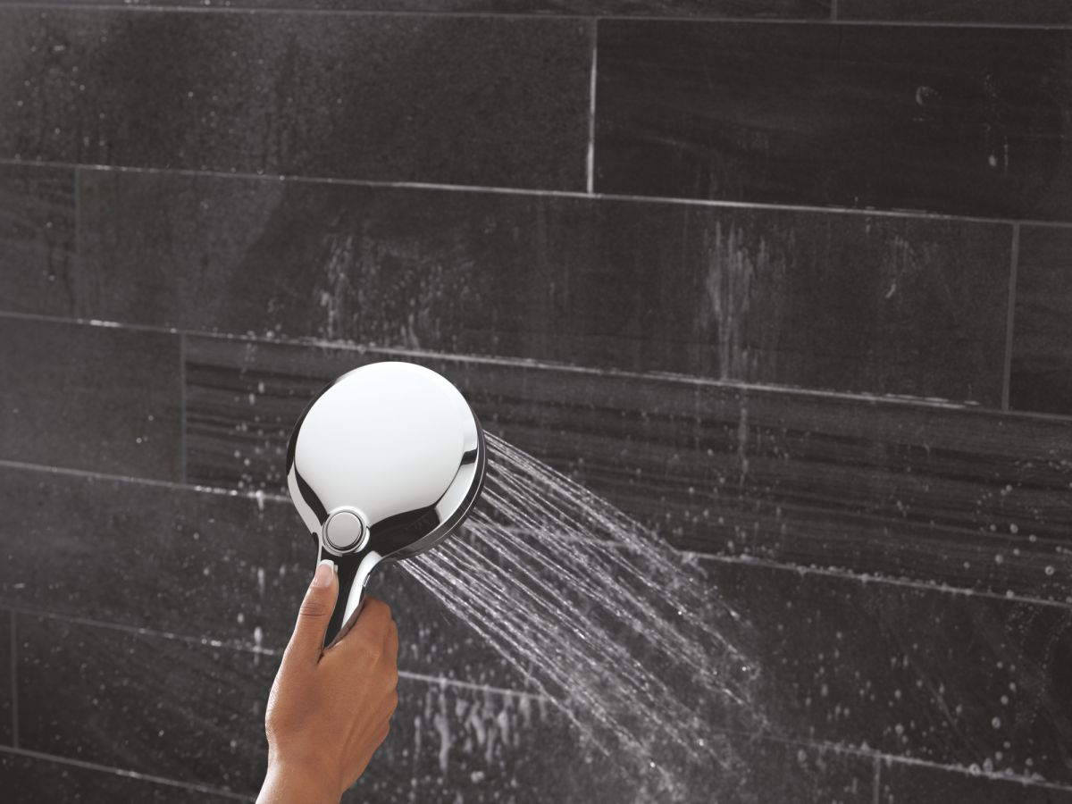 DELTA Universal Showering Components 6-Setting In2ition  with ProClean — Chrome