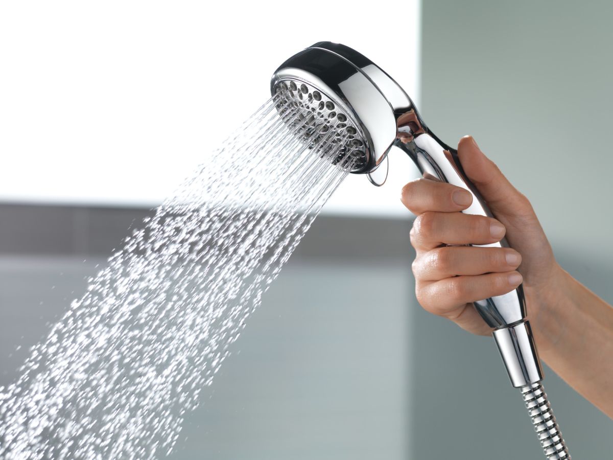 DELTA Universal Showering Components 7-Setting Hand Shower — Chrome