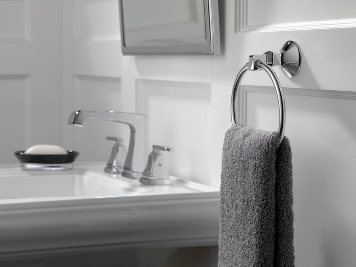 DELTA Ashlyn Two Handle Widespread Bathroom Faucet with EZ Anchor — Chrome