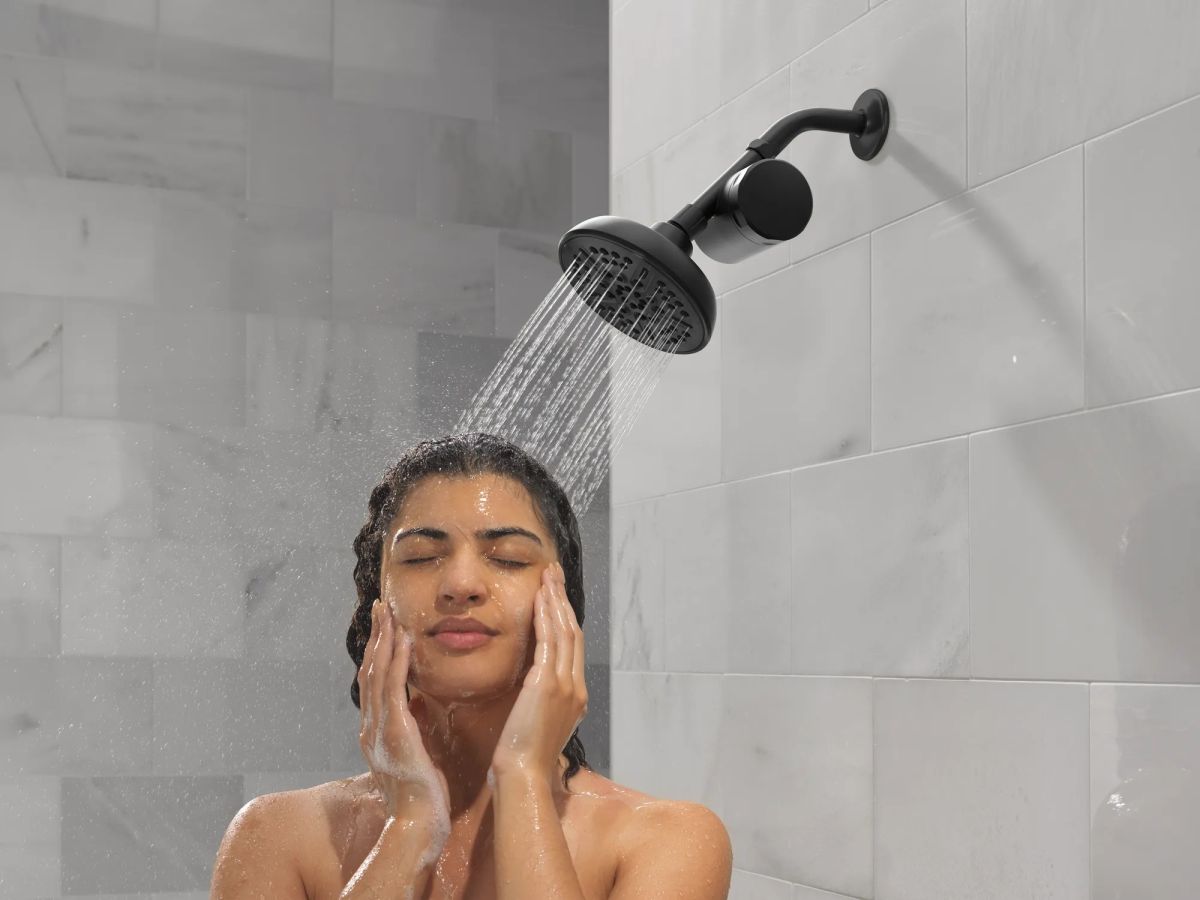 DELTA Universal Showering Components 8-Setting Shower Head — Matte Black