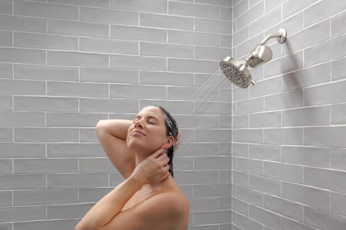 DELTA Universal Showering Components 5-Setting Showerhead — Stainless