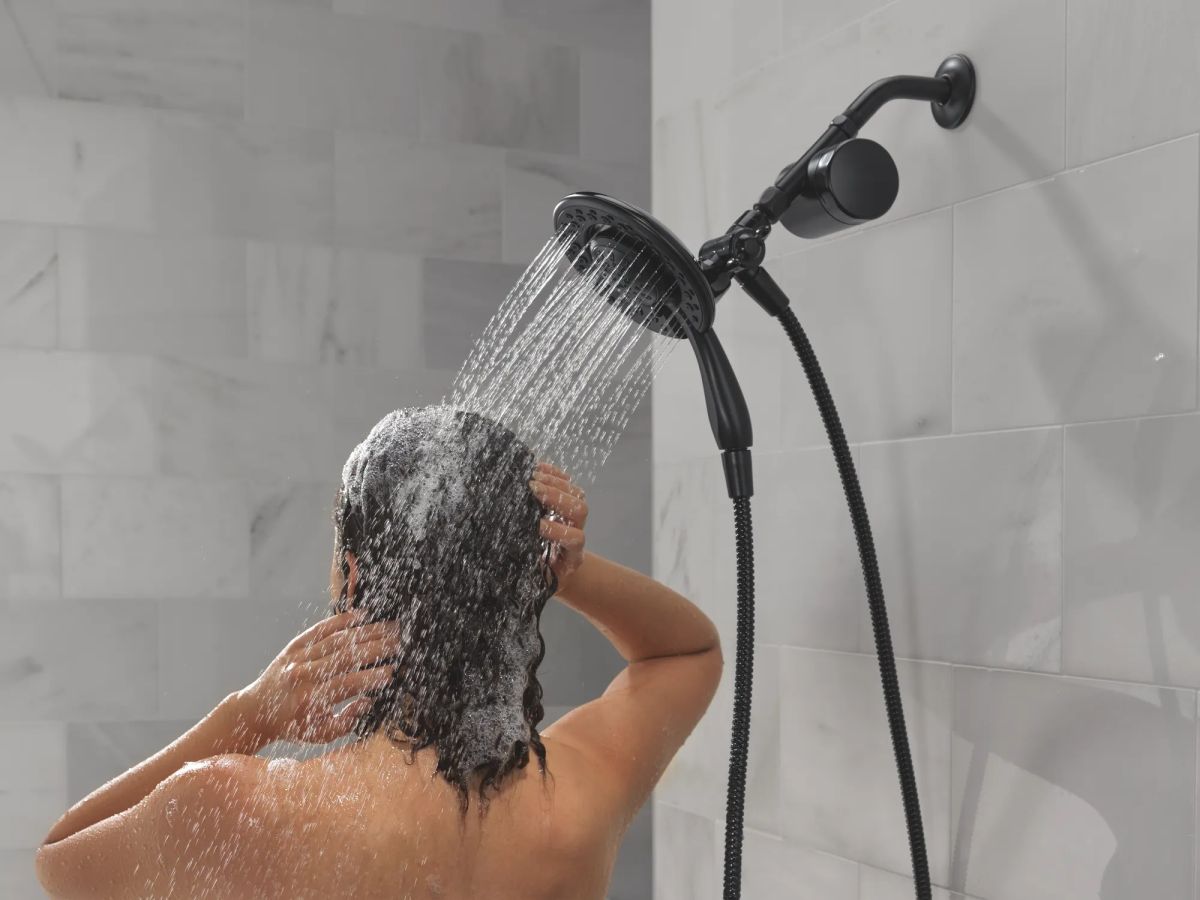 DELTA Clarifi Shower Filter Attachment with 4-Setting In2ition — Matte Black