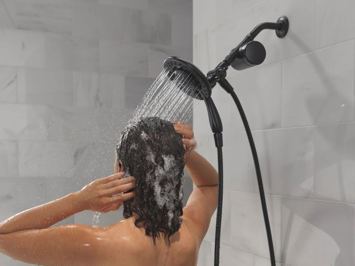 DELTA Clarifi Shower Filter Attachment with 4-Setting In2ition — Matte Black