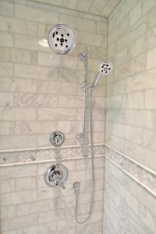 BRIZO Essential Shower 7" Classic Round H2Okinetic Single Function Wall Mount Showerhead — Chrome