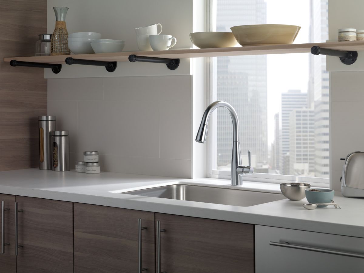 DELTA Essa Single Handle Pull-Down Kitchen Faucet — Arctic Stainless