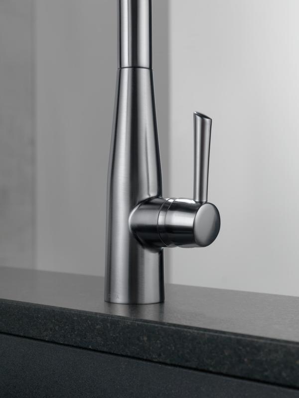 DELTA Essa Single Handle Pull-Down Kitchen Faucet — Arctic Stainless