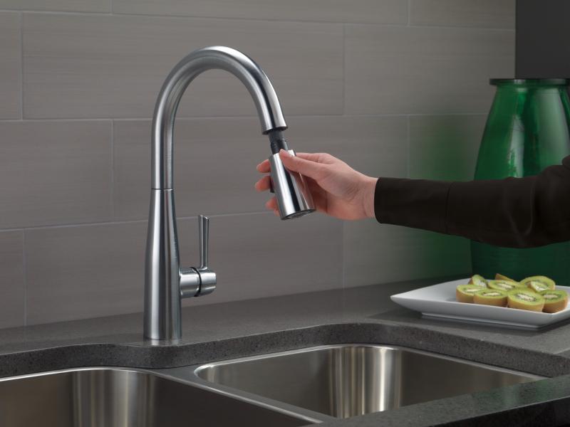 DELTA Essa Single Handle Pull-Down Kitchen Faucet — Arctic Stainless