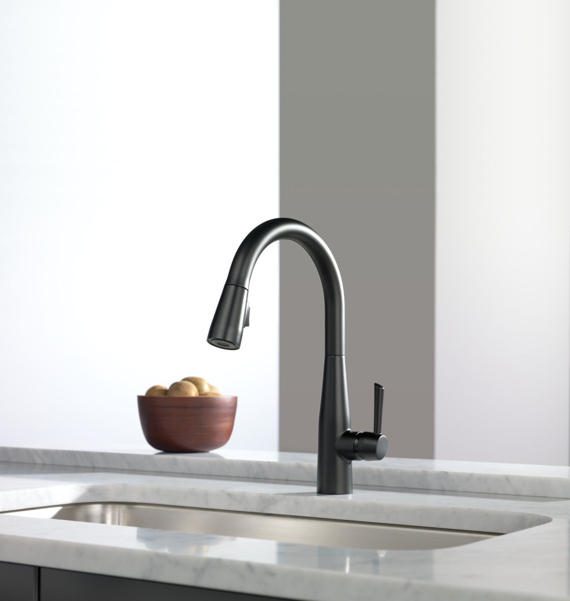 DELTA Essa Single Handle Pull-Down Kitchen Faucet — Matte Black