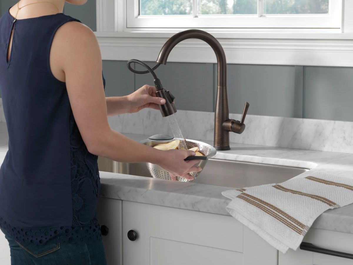 DELTA Essa Single Handle Pull-Down Kitchen Faucet with Touch2O Technology — Venetian Bronze