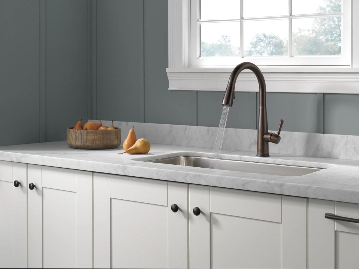 DELTA Essa Single Handle Pull-Down Kitchen Faucet with Touch2O Technology — Venetian Bronze
