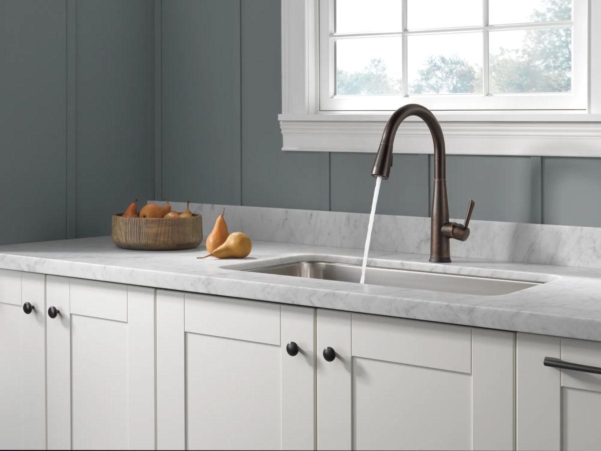 DELTA Essa Single Handle Pull-Down Kitchen Faucet with Touch2O Technology — Venetian Bronze