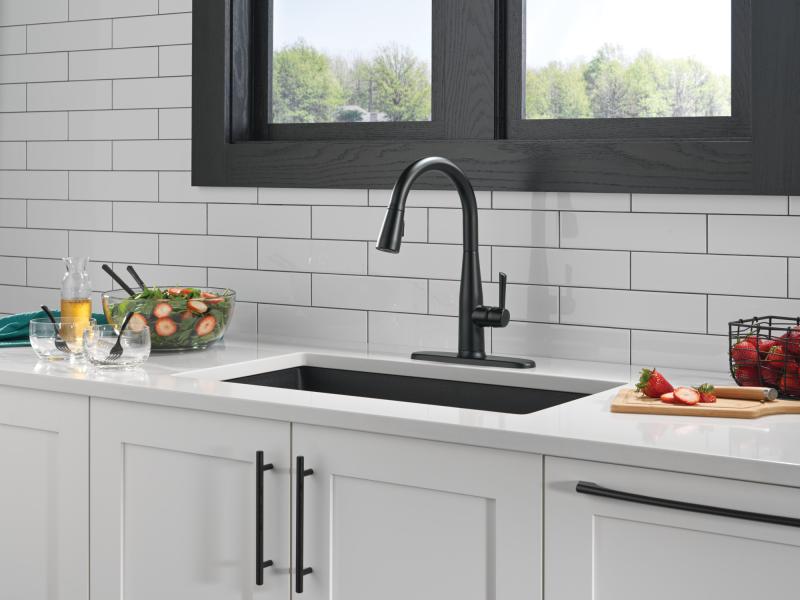 DELTA Essa Touch2O Technology Kitchen Faucet with Touchless Technology — Matte Black
