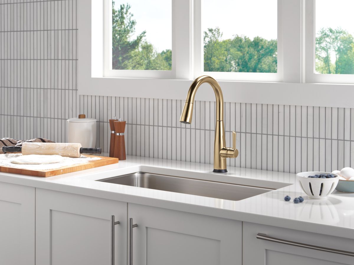 DELTA Essa Touch2O Technology Kitchen Faucet with Touchless Technology — Champagne Bronze