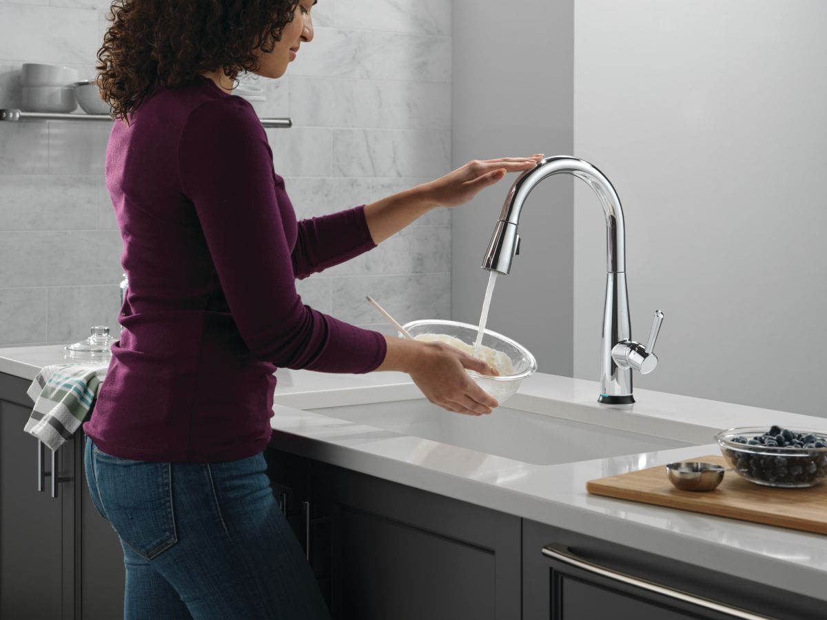 DELTA Essa Touch2O Technology Kitchen Faucet with Touchless Technology — Chrome