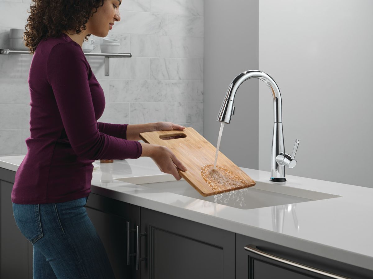 DELTA Essa Touch2O Technology Kitchen Faucet with Touchless Technology — Chrome