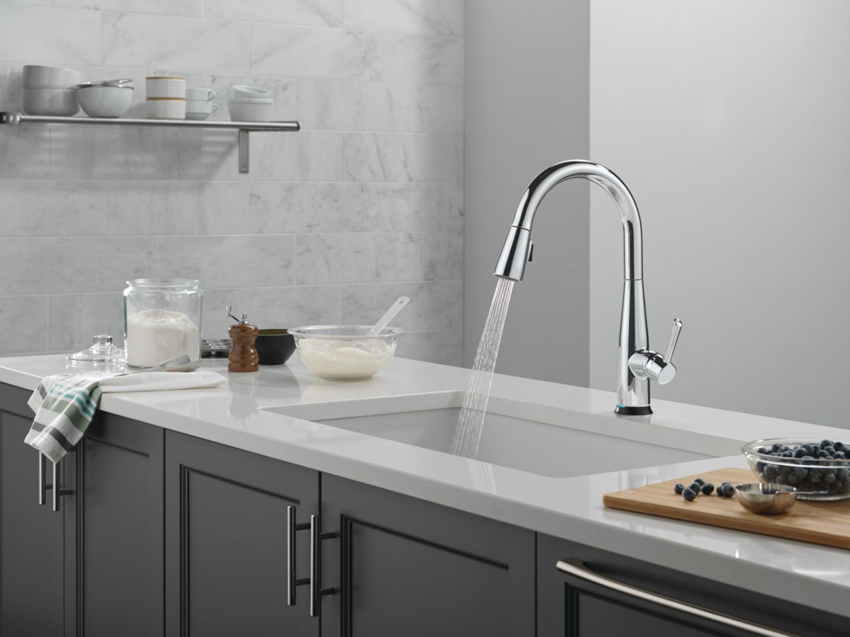 DELTA Essa Touch2O Technology Kitchen Faucet with Touchless Technology — Chrome