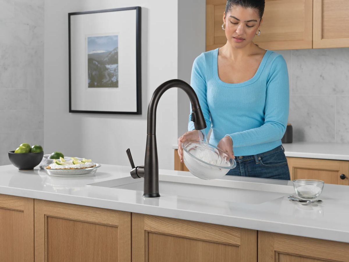 DELTA Essa Touch2O Technology Kitchen Faucet with Touchless Technology — Venetian Bronze