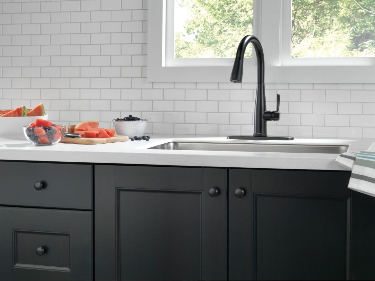 DELTA Essa VoiceIQ Single Handle Pull-Down Faucet with Touch2O Technology — Matte Black