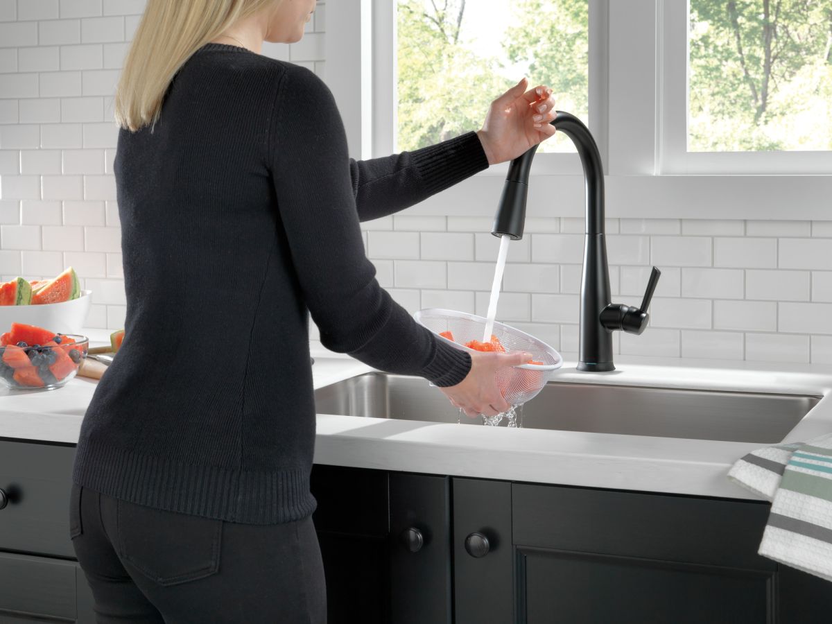DELTA Essa VoiceIQ Single Handle Pull-Down Faucet with Touch2O Technology — Matte Black