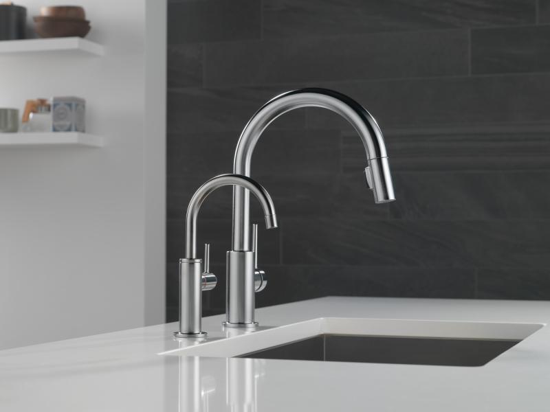 DELTA Trinsic Single Handle Pull-Down Kitchen Faucet — Arctic Stainless
