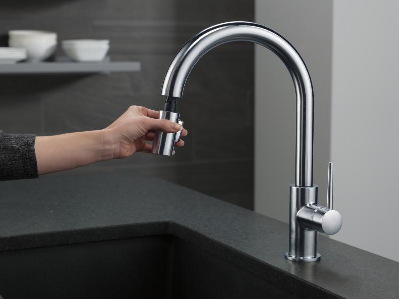 DELTA Trinsic Single Handle Pull-Down Kitchen Faucet — Arctic Stainless