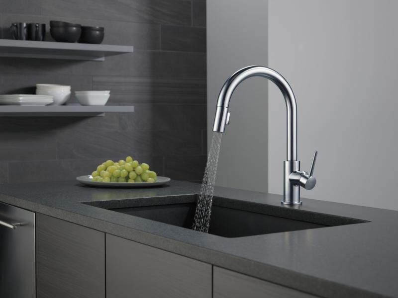 DELTA Trinsic Single Handle Pull-Down Kitchen Faucet — Arctic Stainless