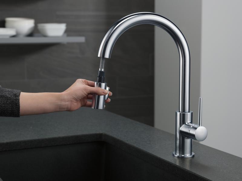 DELTA Trinsic Single Handle Pull-Down Kitchen Limited Swivel — Arctic Stainless